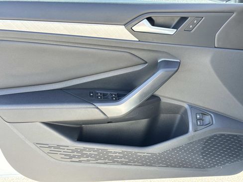 Used 2024 Volkswagen Jetta SE w/ Panoramic Sunroof Package image 18