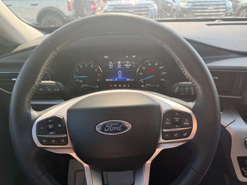 Used 2023 Ford Explorer XLT w/ Equipment Group 202A AWD/4WD image 30
