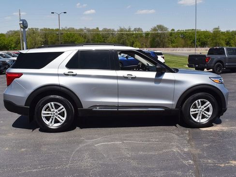 Used 2020 Ford Explorer XLT w/ Comfort Package AWD/4WD image 14