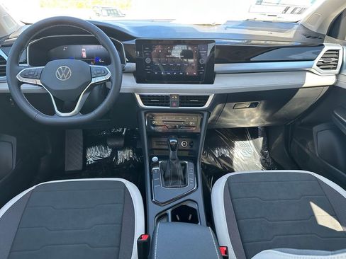 New 2026 Volkswagen Taos SE FWD image 18