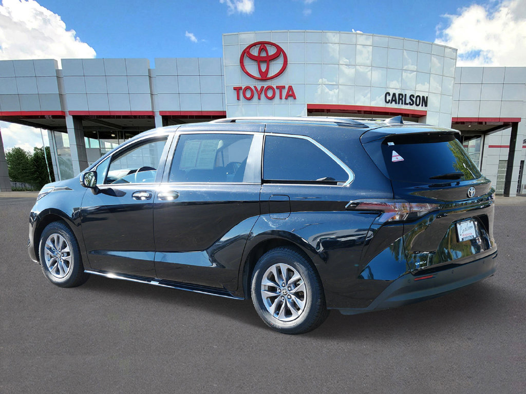 Certified 2026 Toyota Sienna XLE FWD image 6