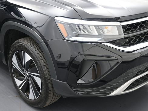 Used 2024 Volkswagen Taos SE image 16