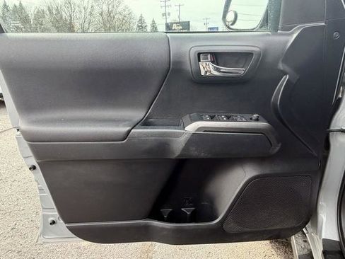 Used 2019 Toyota Tacoma TRD Off-Road image 10