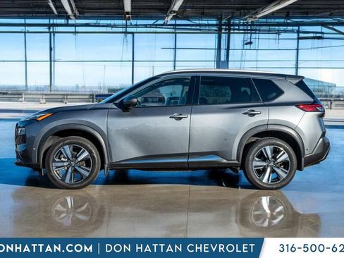 Used 2023 Nissan Rogue SL w/ SL Premium Package image 2