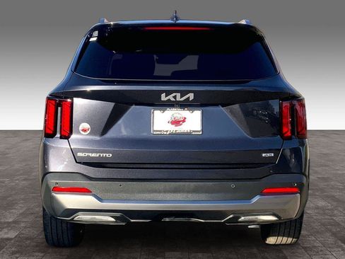Used 2025 Kia Sorento EX image 4