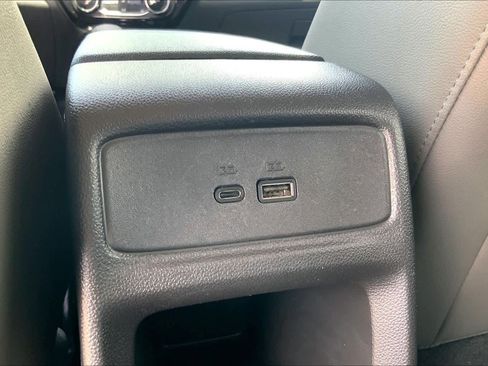 Used 2025 Chevrolet Trax ACTIV FWD image 29