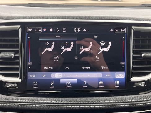 Used 2024 Chrysler Pacifica Touring-L w/ S Appearance Package image 36