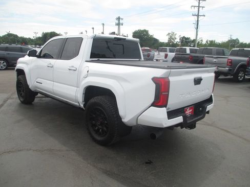 Used 2024 Toyota Tacoma TRD Sport w/ TRD Sport Premium Package AWD/4WD image 8