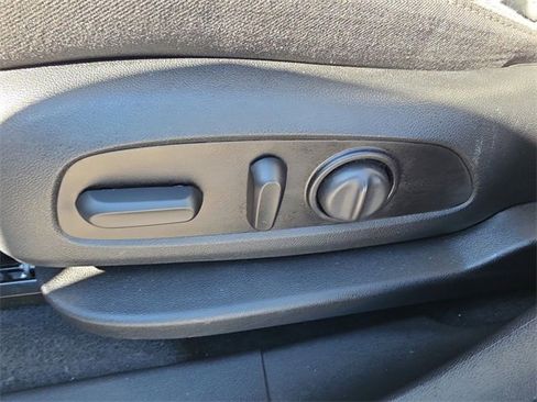 Used 2020 Chevrolet Equinox LS w/ LS Convenience Package image 19