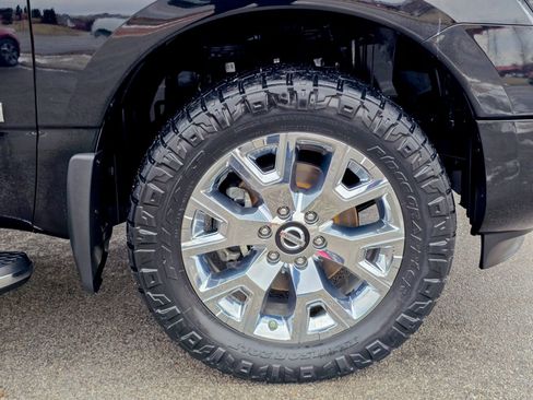 Used 2021 Nissan Titan SL w/ Moonroof Package image 25