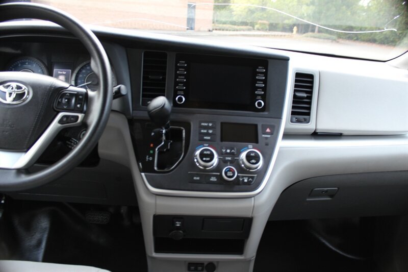 Used 2020 Toyota Sienna L FWD image 14