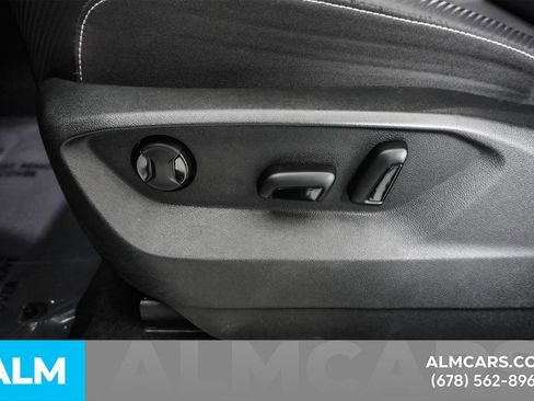 Used 2024 Volkswagen Atlas Cross Sport SE image 30