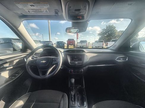 Used 2023 Chevrolet TrailBlazer LT FWD image 19