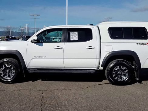 Used 2022 Toyota Tacoma TRD Off-Road w/ TRD Premium Off Road Package image 5