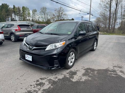 Used 2020 Toyota Sienna LE FWD image 1