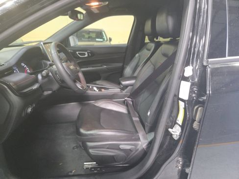 Used 2025 Jeep Compass Trailhawk AWD/4WD image 3