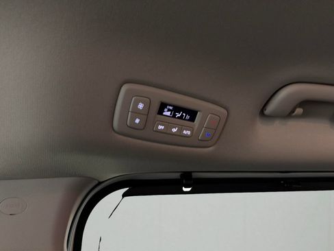 Used 2025 Kia Carnival EX FWD image 29