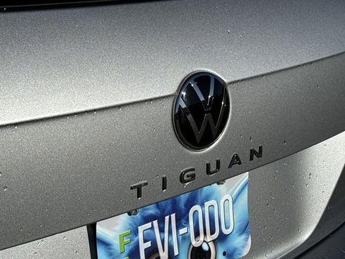 Used 2022 Volkswagen Tiguan SE R-Line image 30