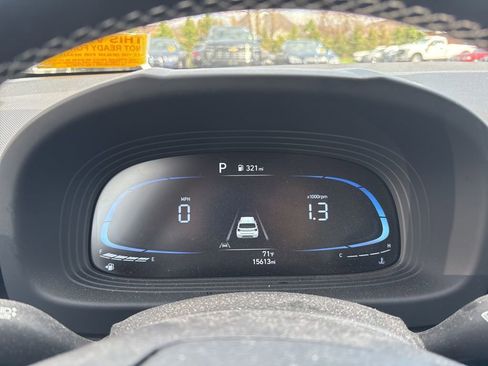 Used 2023 Hyundai Venue Limited w/ Cargo Package image 12