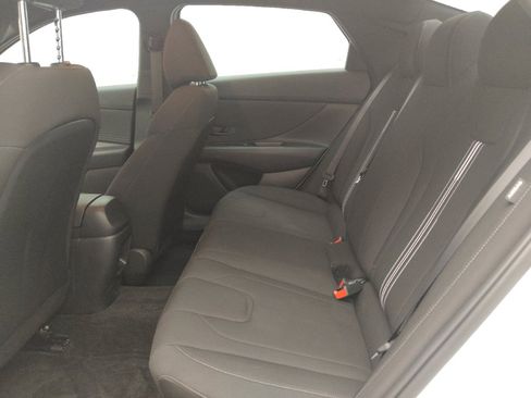 Used 2025 Hyundai Elantra Sport FWD image 18