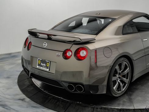 Used 2009 Nissan GT-R Premium AWD/4WD image 26