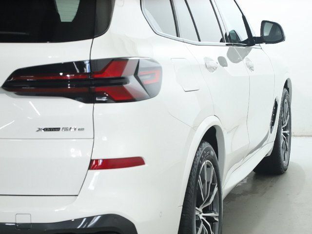 Used 2026 BMW X5 xDrive50e w/ M Sport Package AWD/4WD image 47