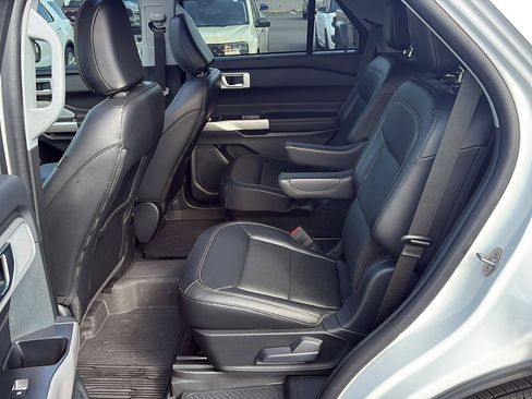 Used 2024 Ford Explorer Limited w/ Limited Technology Package AWD/4WD image 10
