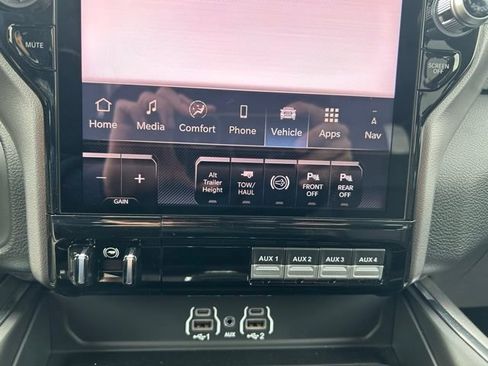 New 2026 RAM 2500 Laramie AWD/4WD image 29