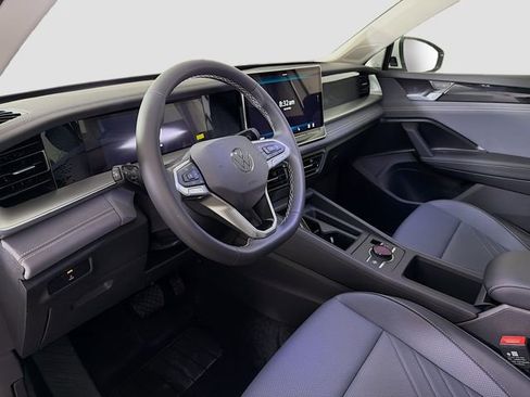 New 2026 Volkswagen Tiguan SE image 9