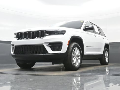 Used 2025 Jeep Grand Cherokee Laredo X w/ Luxury Tech Group I image 27