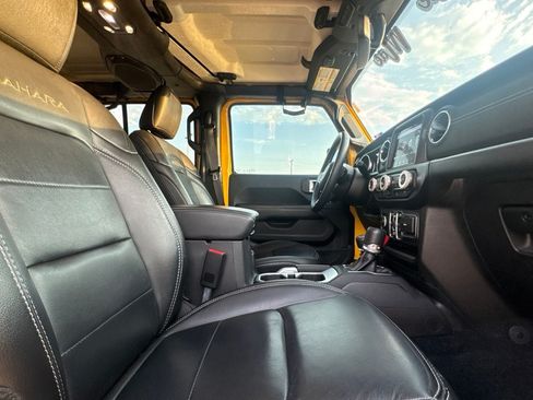 Used 2019 Jeep Wrangler Unlimited Sahara AWD/4WD image 26