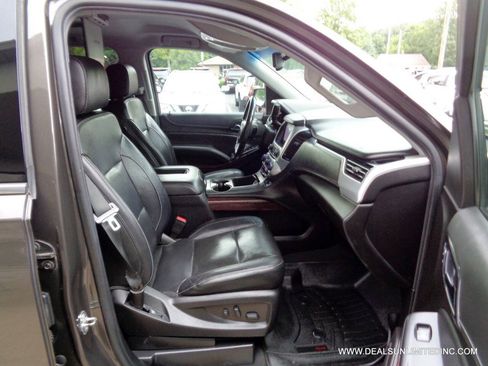 Used 2019 GMC Yukon XL SLT AWD/4WD image 32