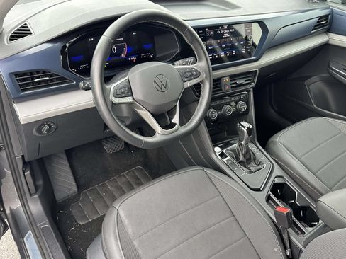 Used 2024 Volkswagen Taos SE FWD image 9
