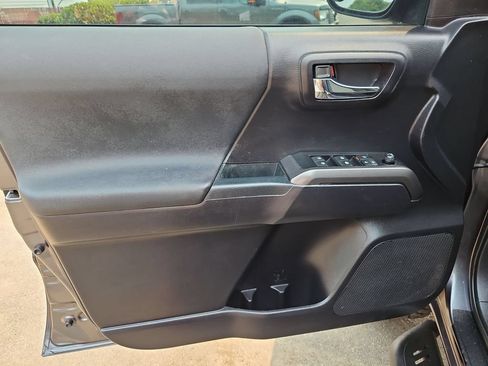 Used 2021 Toyota Tacoma TRD Off-Road AWD/4WD image 11