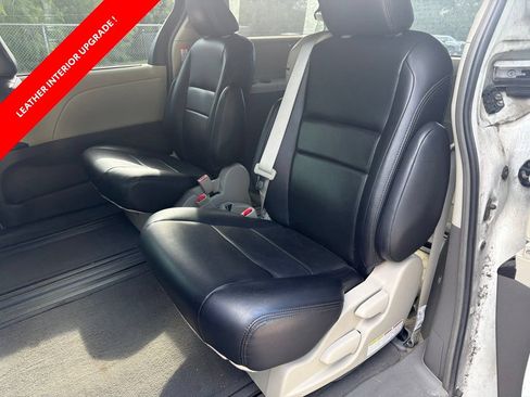 Used 2017 Toyota Sienna LE FWD image 10