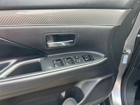 Used 2019 Mitsubishi Outlander SEL AWD/4WD image 12