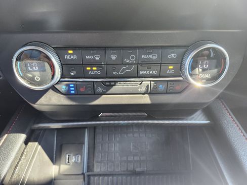 Used 2021 Ford Expedition Limited AWD/4WD image 24