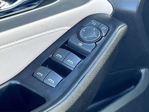 Used 2023 Chevrolet Traverse LS AWD/4WD image 16