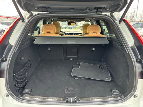 Used 2020 Volvo XC60 T5 Momentum image 24