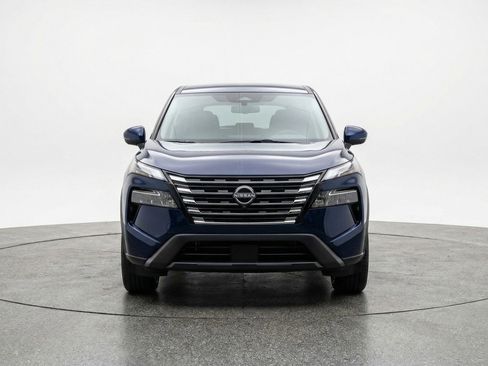 Used 2025 Nissan Rogue SV AWD/4WD image 2