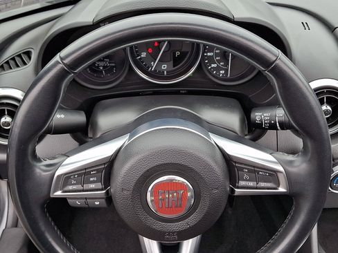 Used 2017 FIAT 124 Spider Classica image 17