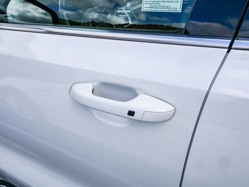 Certified 2023 Kia Sorento EX w/ Panoramic Sunroof Package AWD/4WD image 10