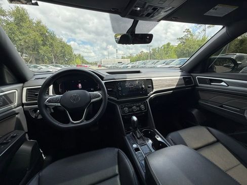 Used 2022 Volkswagen Atlas Cross Sport SE w/ Panoramic Sunroof Package image 19