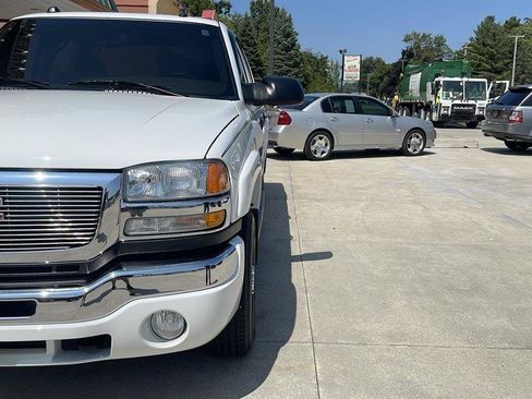 Used 2004 GMC Sierra 2500 SLT AWD/4WD image 4