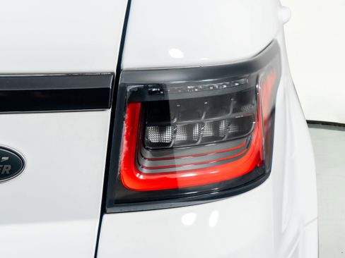 Used 2019 Land Rover Range Rover Sport HSE image 13