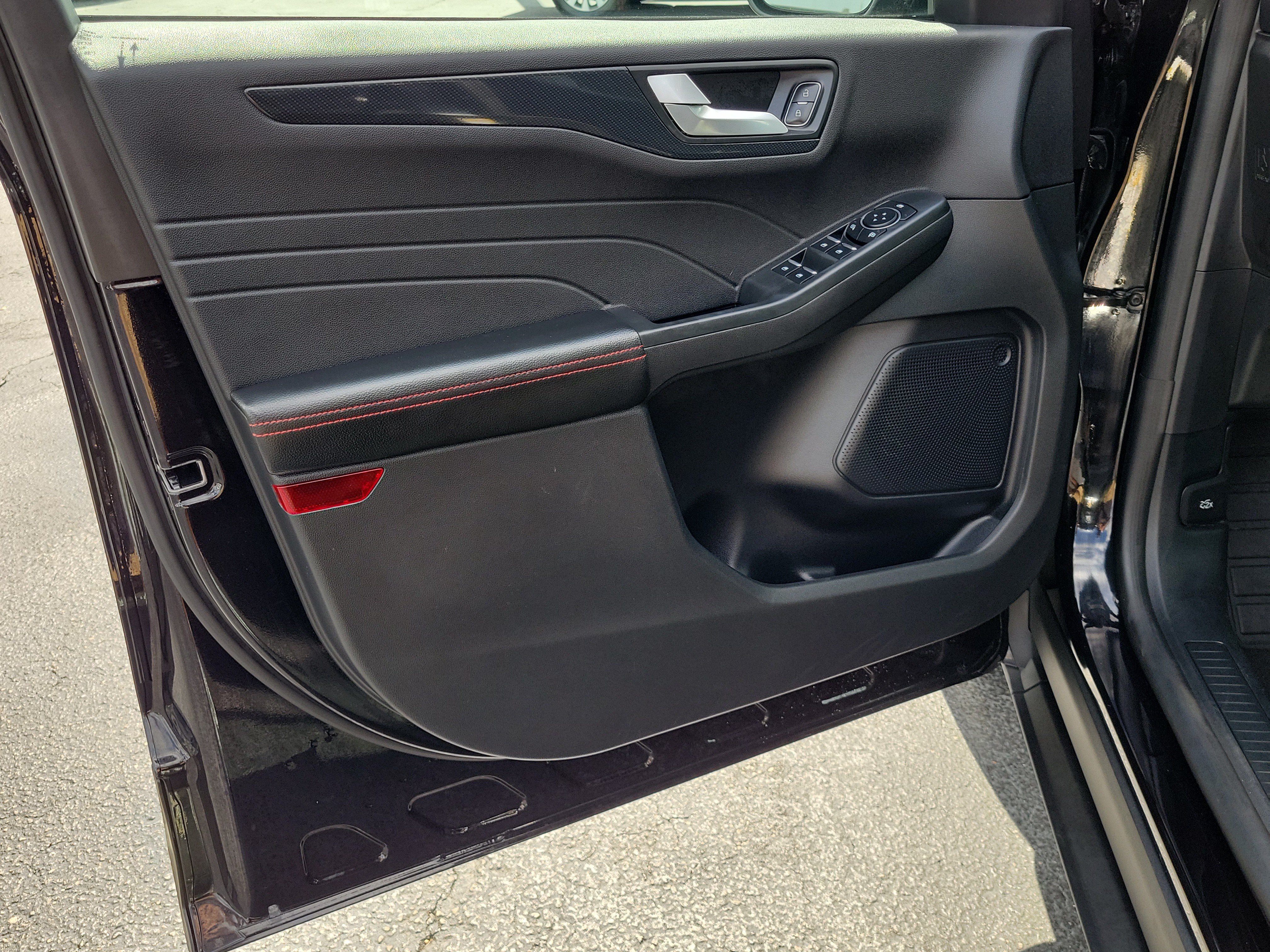 Certified 2023 Ford Escape ST-Line w/ Tech Pack #1 FWD image 18