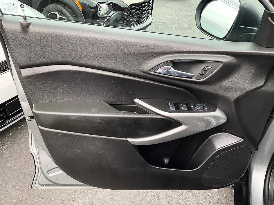 Used 2024 Chevrolet Trax LS FWD image 18