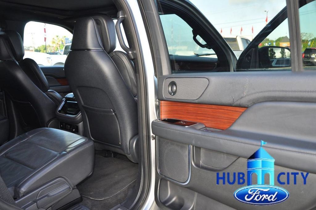 Used 2023 Lincoln Navigator Reserve RWD image 15