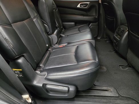 Used 2019 Nissan Pathfinder SL FWD image 12