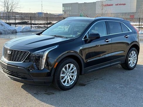 Used 2023 Cadillac XT4 Luxury w/ Cold Weather Package image 3